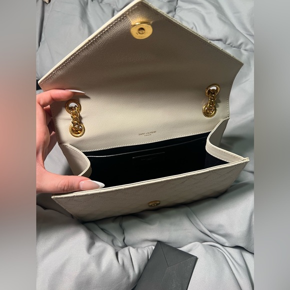 ENVELOPE MEDIUM IN QUILTED GRAIN DE POUDRE EMBOSSED LEATHER
BLANC VINTAGE - Picture 2 of 15